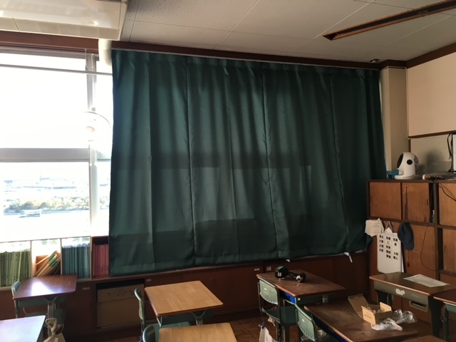 学校教室の遮光カーテン(レール施工含む)