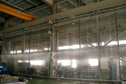 スチール加工工場の透明糸入りシート壁